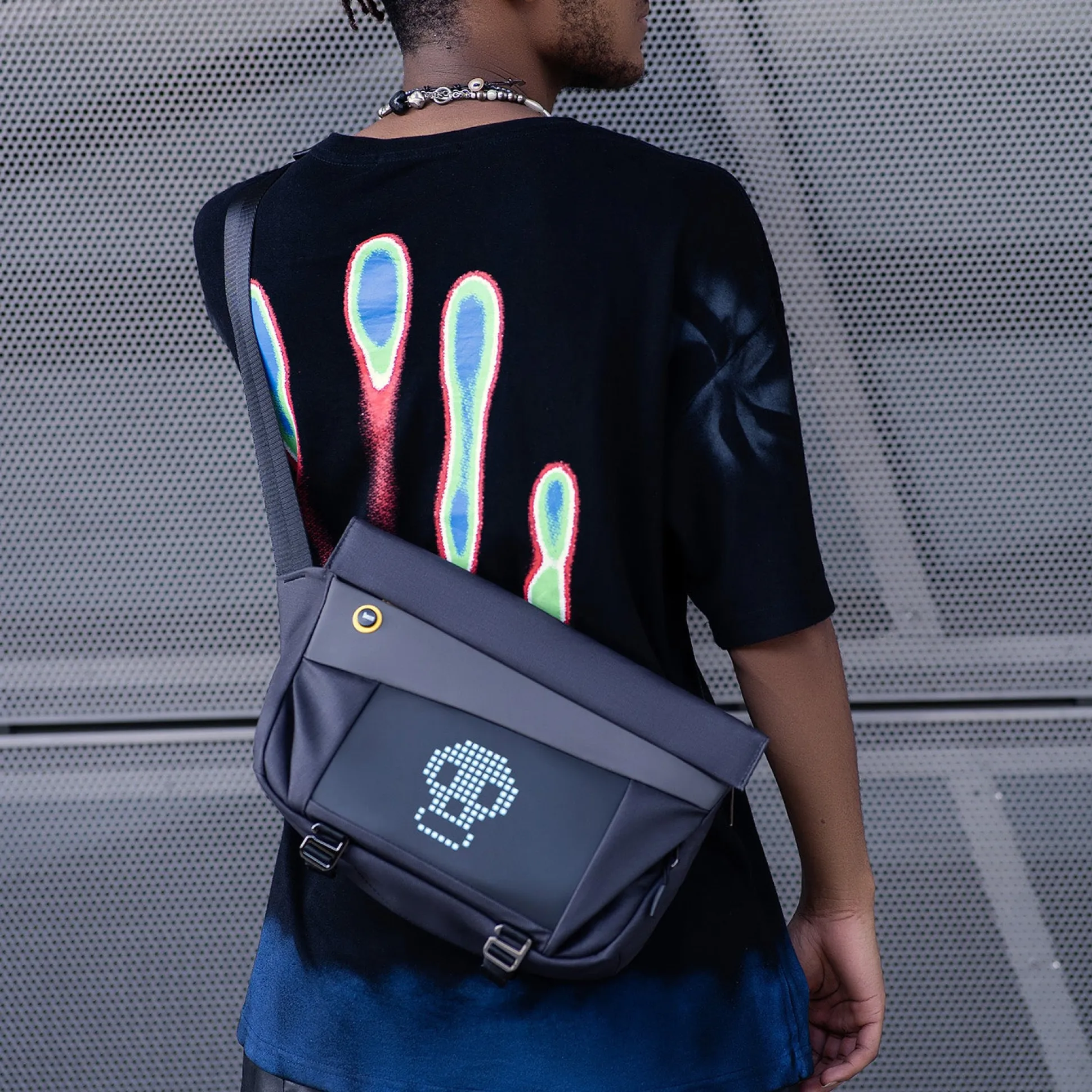 Divoom Pixoo Slingbag V Umhängetasche mit Pixel Display