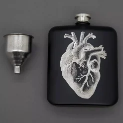 For Medicinal Purposes - Flachmann mit Abbildung eines anatomischen Herzens