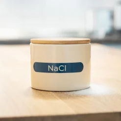Vorratsbehälter Salz mit chemischer Formel